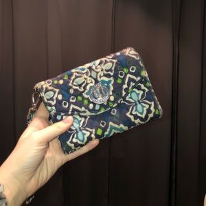 vera bradley wristlet